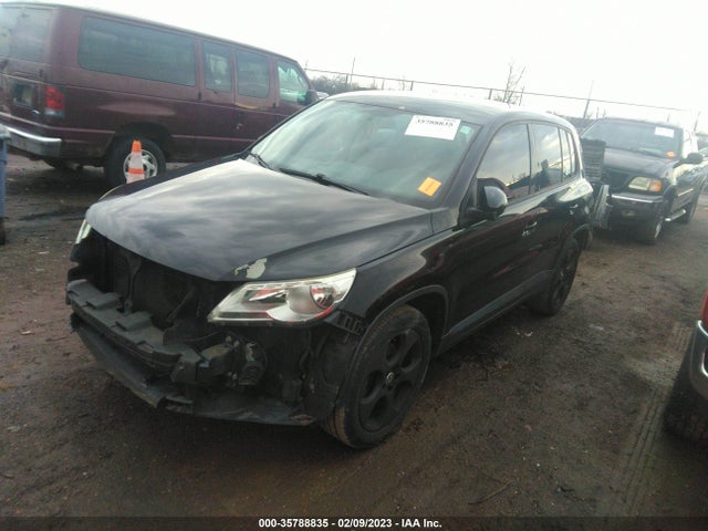 Volkswagen TIGUAN S 2011 WVGCV7AX0BW502957 Image 2