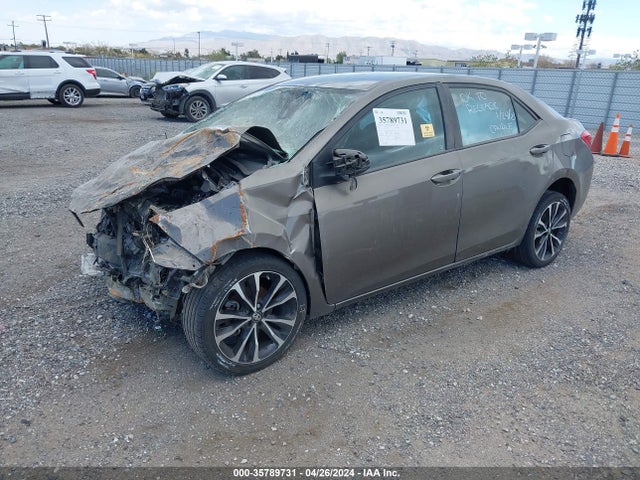Toyota COROLLA SE 2018 5YFBURHE3JP739100 Image 2