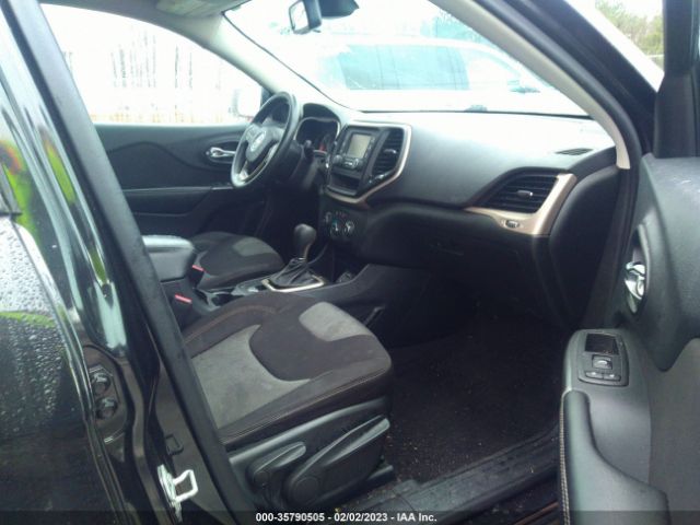 1C4PJLAB8FW660547 Jeep Cherokee Sport