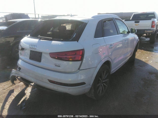 WA1JCCFS0JR001047 Audi Q3 Premium Plus