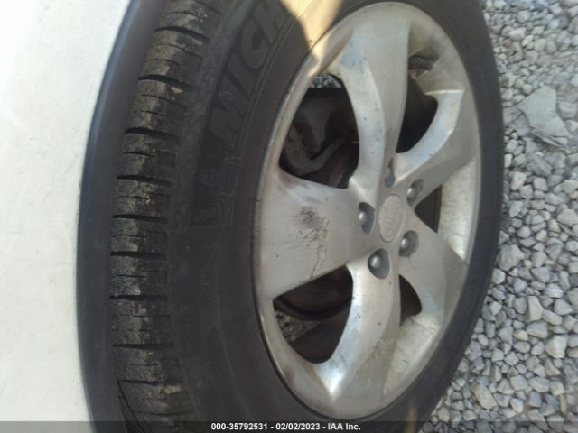 KNAFG525277045855 KIA Rondo Ex