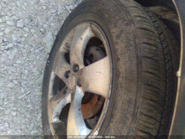 KNAFG525277045855 KIA Rondo Ex