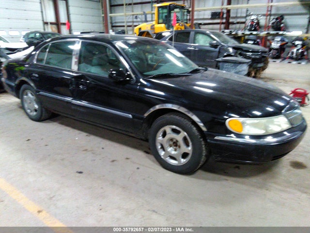 2000 1LNHM97V1YY792701 main image