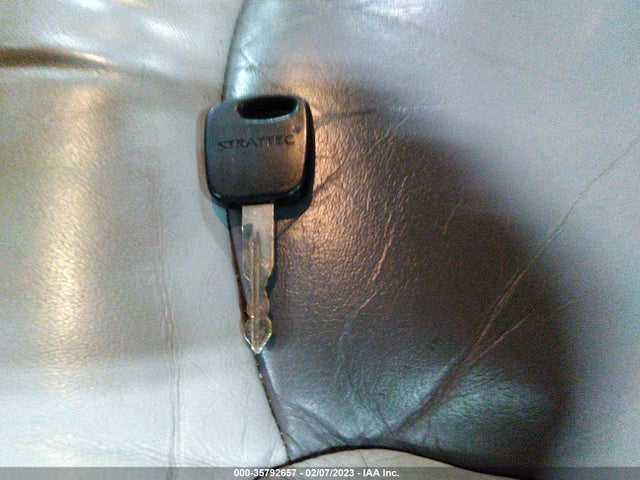 Lincoln Continental 2000 1LNHM97V1YY792701 Image 3
