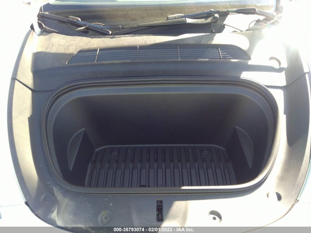 2022 Tesla Model Y, VIN: 7SAYGDEE3NF546572