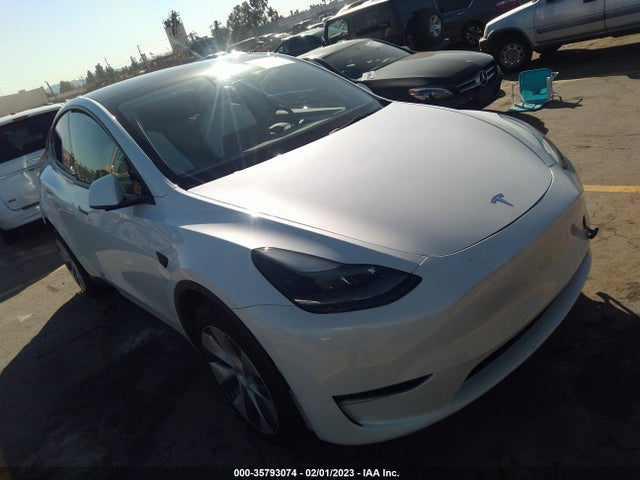 2022 Tesla Model Y, VIN: 7SAYGDEE3NF546572
