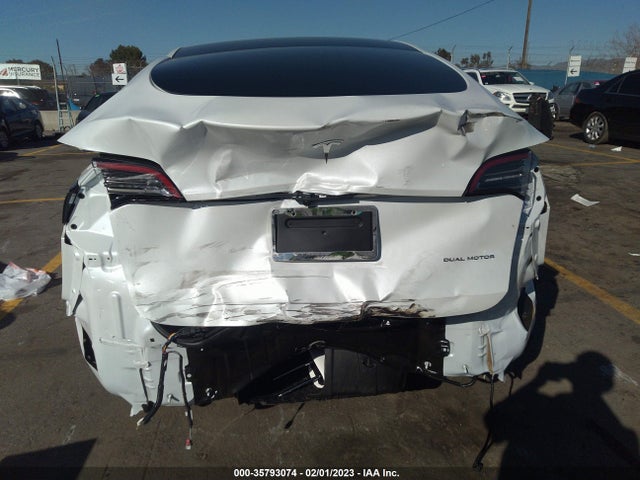 2022 Tesla Model Y, VIN: 7SAYGDEE3NF546572