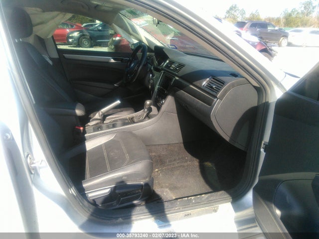 1VWAA7A3XJC030543 Volkswagen Passat 2.0t S/r-line