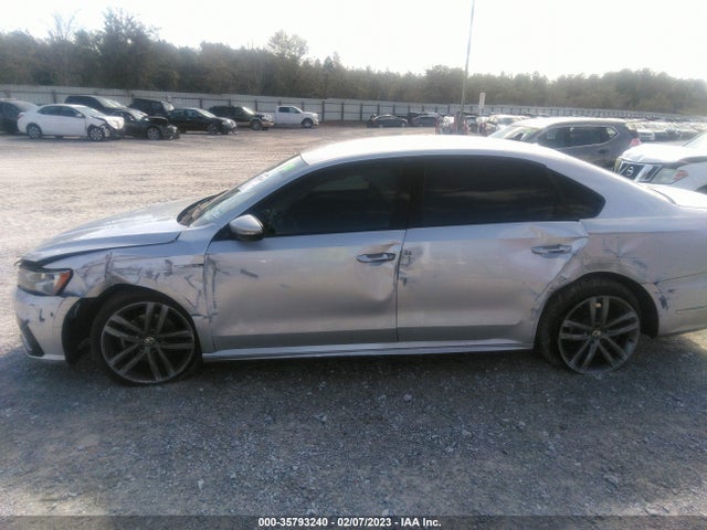 1VWAA7A3XJC030543 Volkswagen Passat 2.0t S/r-line
