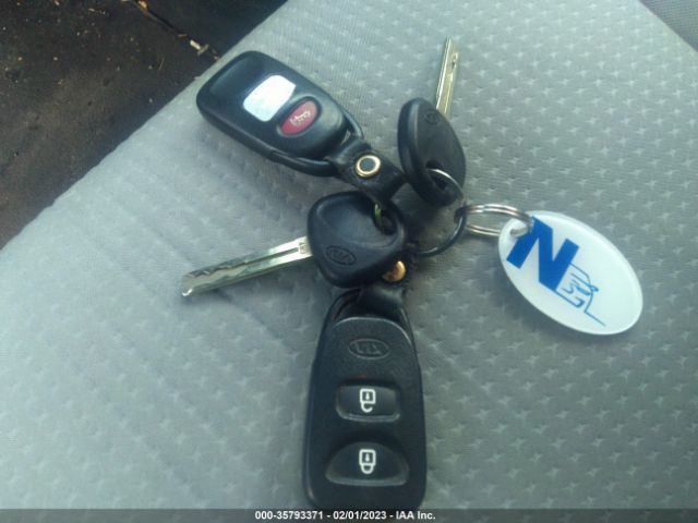5XYKTDA2XBG062784 KIA SORENTO LX