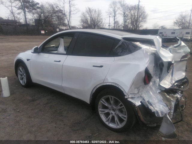 2021 Tesla Model Y, VIN: 5YJYGAEE9MF236520