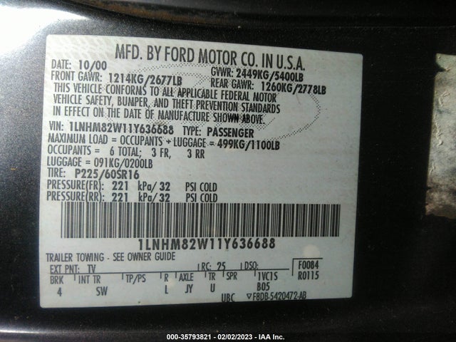 2001 LINCOLN TOWN CAR SIGNATURE VIN: 1LNHM82W11Y636688