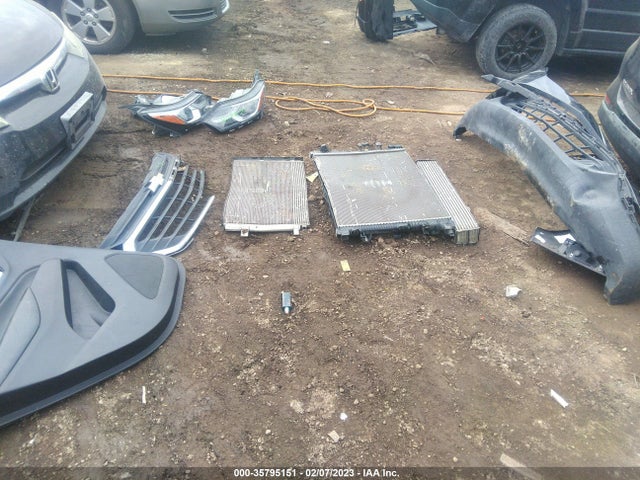 2GNAXSEV0J6106125 Chevrolet EQUINOX LT