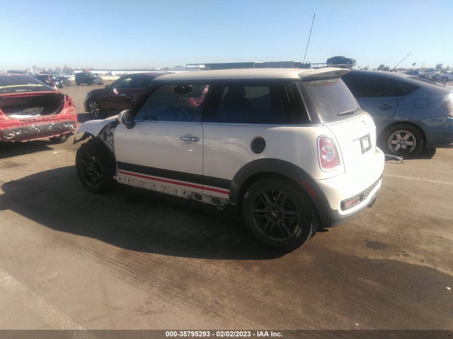 2011 MINI COOPER HARDTOP S VIN: WMWSV3C51BTY15633