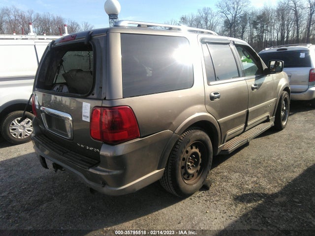 Lincoln Navigator 2004 5LMFU28R14LJ18925 Image 4