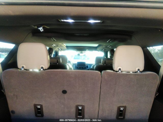 1GKS1GKD8NR162965 GMC Yukon Xl Slt