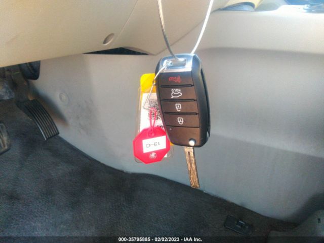 KNDMB5C14F6031609 KIA SEDONA LX