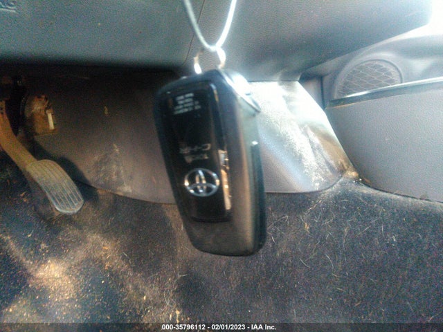 Toyota Prius Two 2016 JTDKBRFU7G3527866 Image 3