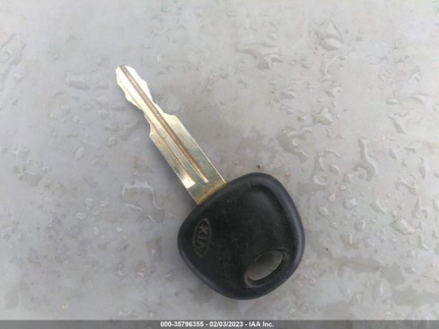 KNAFE222295661743 KIA SPECTRA LX