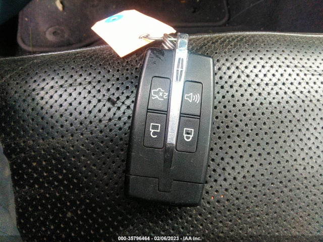 Lincoln MKS 2010 1LNHL9FT4AG614800 Image 3