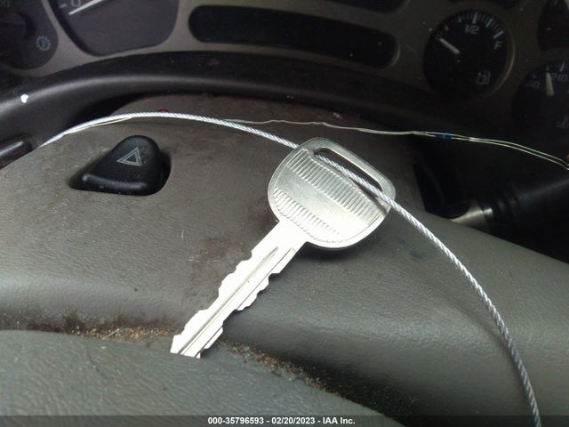 GMC YUKON DENALI 2004 1GKEK63U94J246194 Image 3