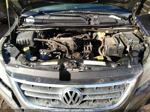 Volkswagen ROUTAN SE 2010 2V4RW3D13AR202631 Image 11