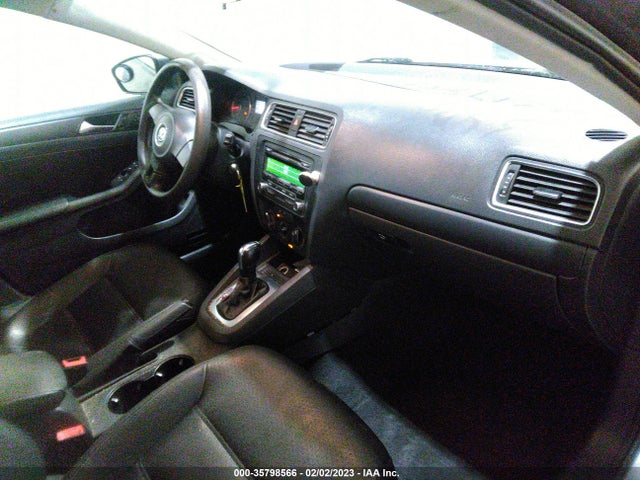 3VWD17AJ8EM260730 Volkswagen Jetta Sedan Se