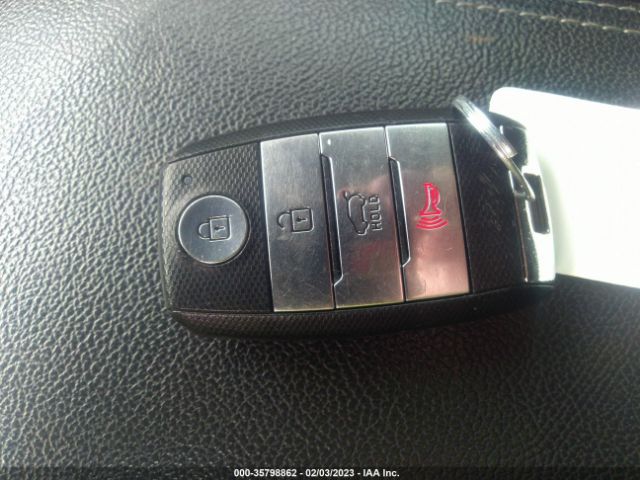 KNDCB3LC1H5091597 KIA NIRO LX