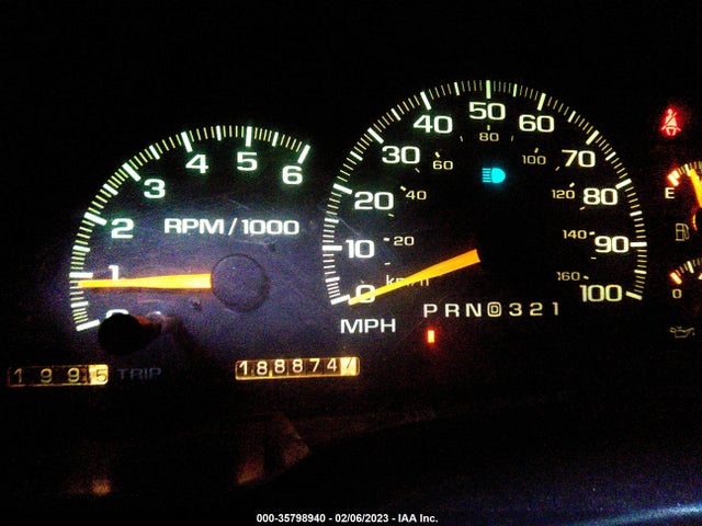 Chevrolet Suburban 1999 3GNFK16R9XG225336 Image 9