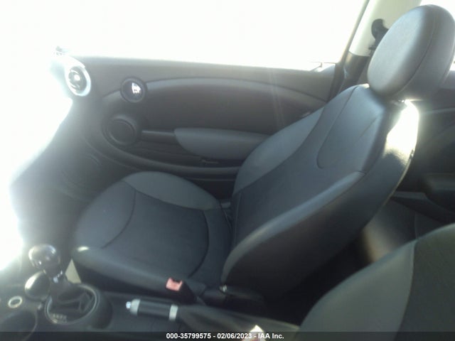 2009 MINI COOPER HARDTOP WMWMF33569TT68345 Photo 4