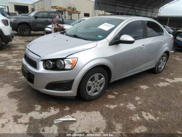 Chevrolet SONIC LS 2016 1G1JA5SH1G4128941 Image 2