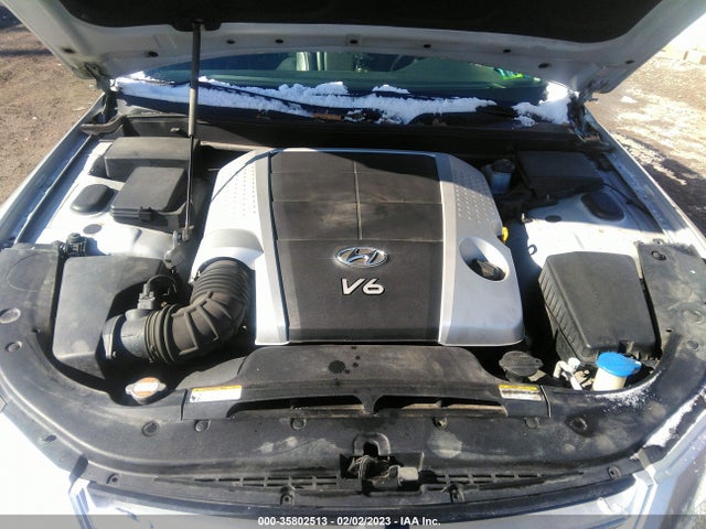 2009 HYUNDAI GENESIS VIN: KMHGC46E29U043689