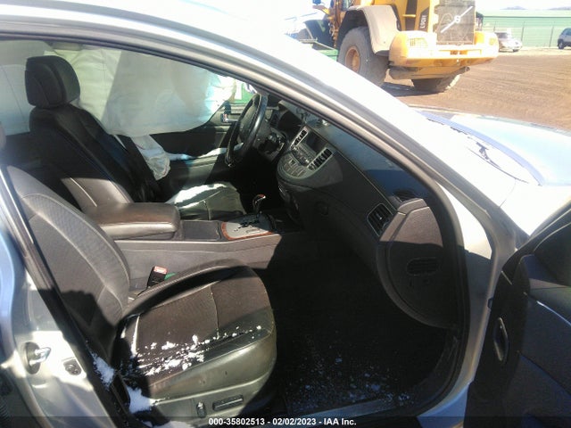 2009 HYUNDAI GENESIS VIN: KMHGC46E29U043689