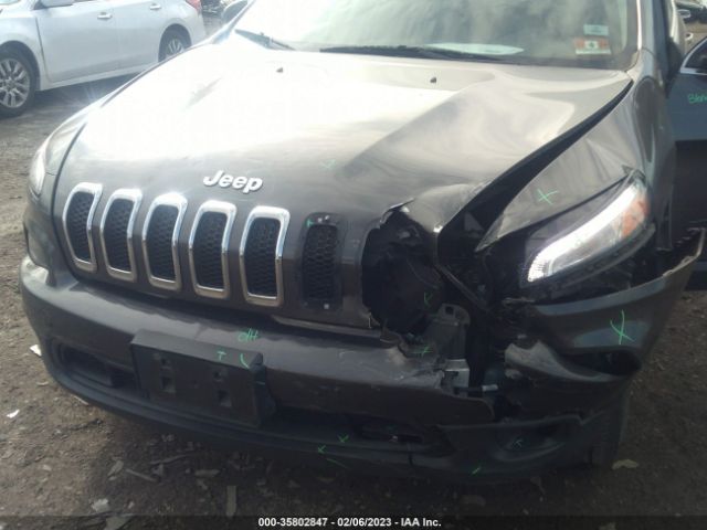 1C4PJMCS8FW523577 Jeep Cherokee Latitude
