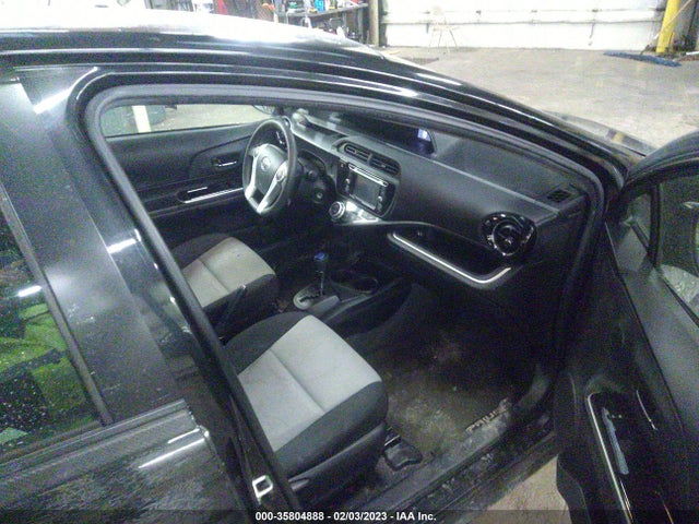 Toyota PRIUS C 2016 JTDKDTB3XG1115263 Image 6