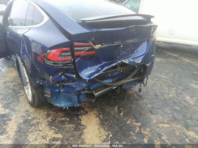 2019 Tesla Model X, VIN: 5YJXCAE20KF155528