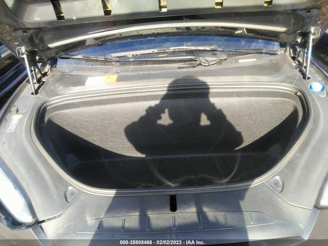 2017 Tesla Model X, VIN: 5YJXCBE46HF063744