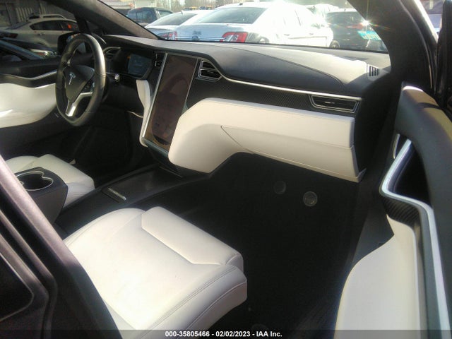 2017 Tesla Model X, VIN: 5YJXCBE46HF063744