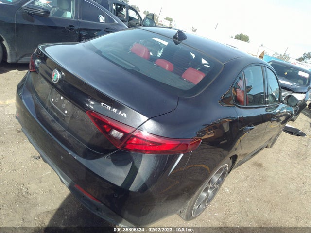 2022 Alfa Romeo Giulia, VIN: ZARFAMBN2N7656115