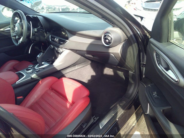 2022 Alfa Romeo Giulia, VIN: ZARFAMBN2N7656115