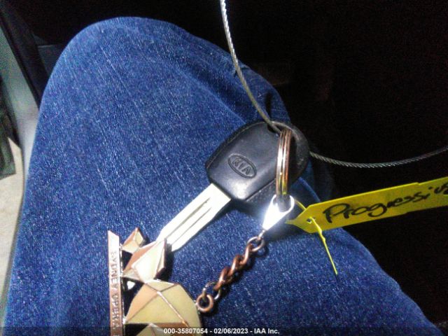KNDJE723287454937 KIA Sportage Lx