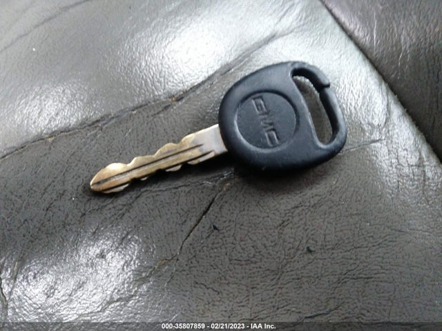 GMC YUKON SLT 2005 1GKEK13TX5J183053 Image 3