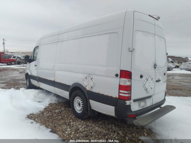Mercedes-Benz SPRINTER CARGO VANS 2014 WD3PE8DE2E5822954 Image 4