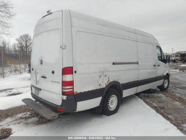 Mercedes-Benz SPRINTER CARGO VANS 2014 WD3PE8DE2E5822954 Image 5
