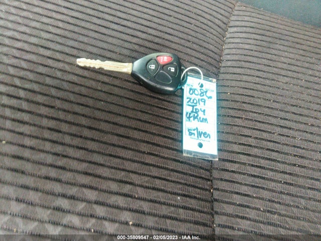 Toyota 4RUNNER SR5 2019 JTEBU5JR1K5614676 Image 3