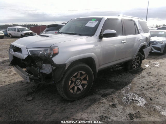 Toyota 4RUNNER SR5 2019 JTEBU5JR1K5614676 Image 2