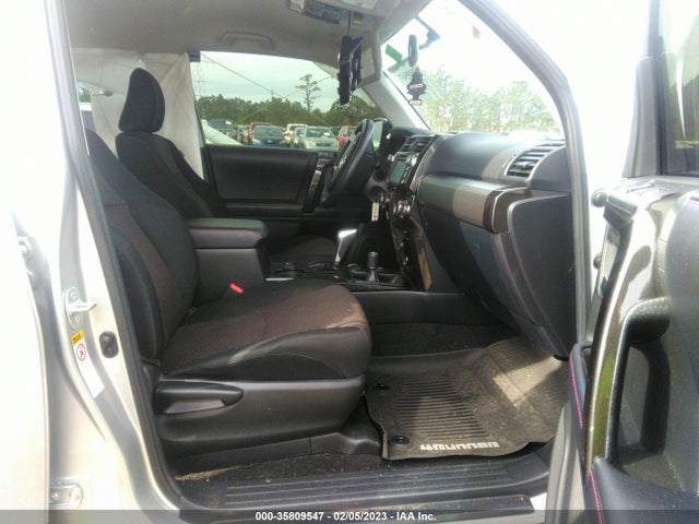 Toyota 4RUNNER SR5 2019 JTEBU5JR1K5614676 Image 6
