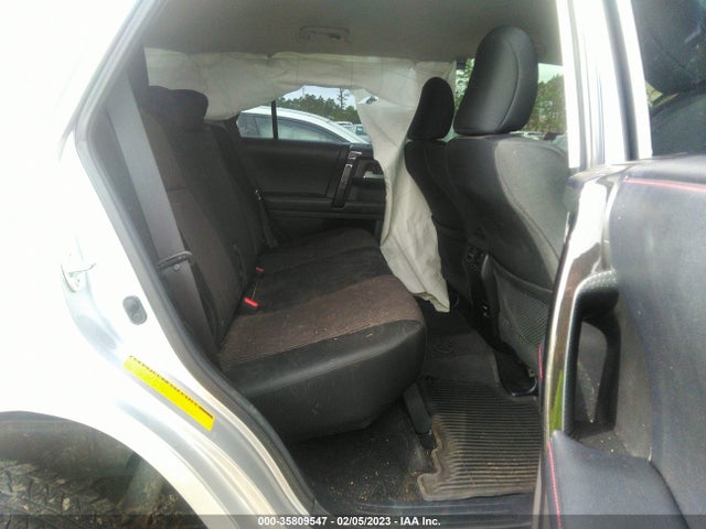Toyota 4RUNNER SR5 2019 JTEBU5JR1K5614676 Image 9