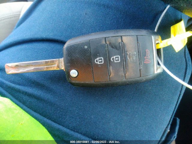 KNAGM4A70F5596015 KIA Optima Lx