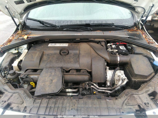 2015 Volvo V60, VIN: YV1902SS8F1270916